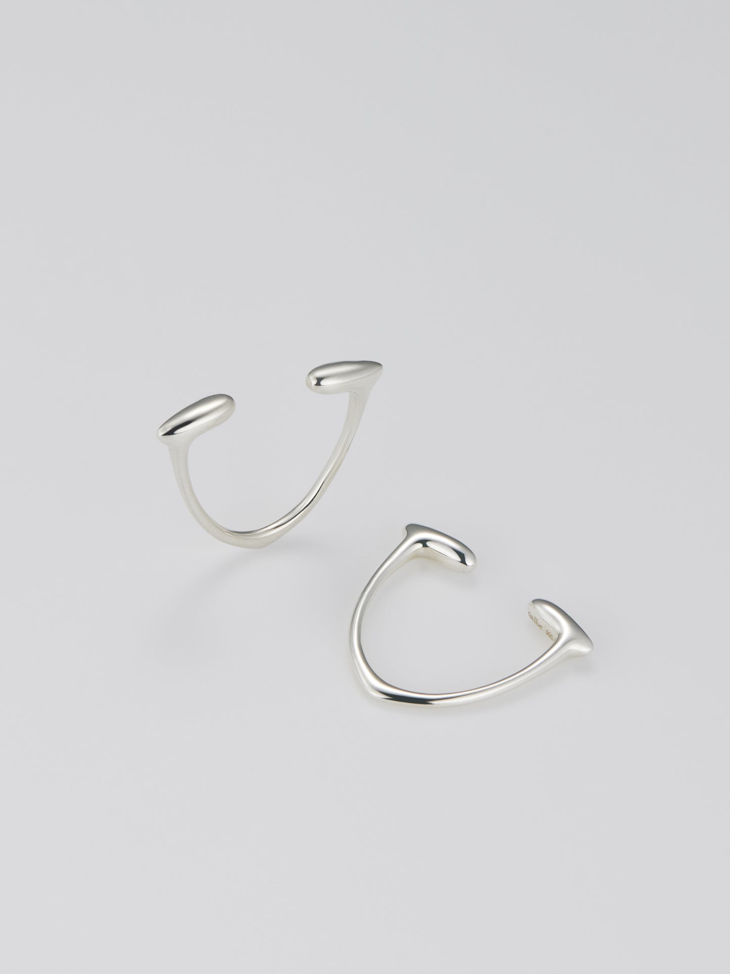 mignon alphabet collection / v ring