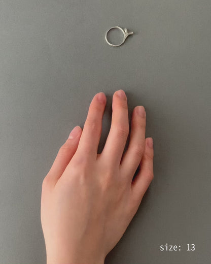 mignon alphabet collection / y ring