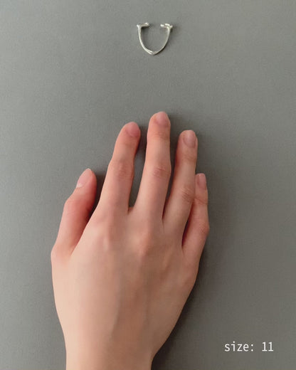 mignon alphabet collection / v ring